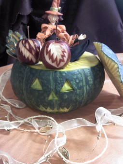 かぼちゃとりんごの飾り切り　ハロウィンバージヨン